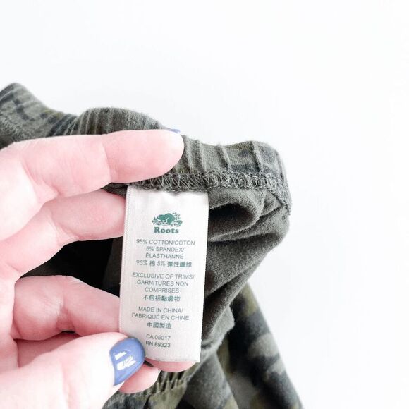 Roots Women's Camo Print Elastic Waist Mid-Rise Cropped Leggings Green Small - Picture 4 of 9